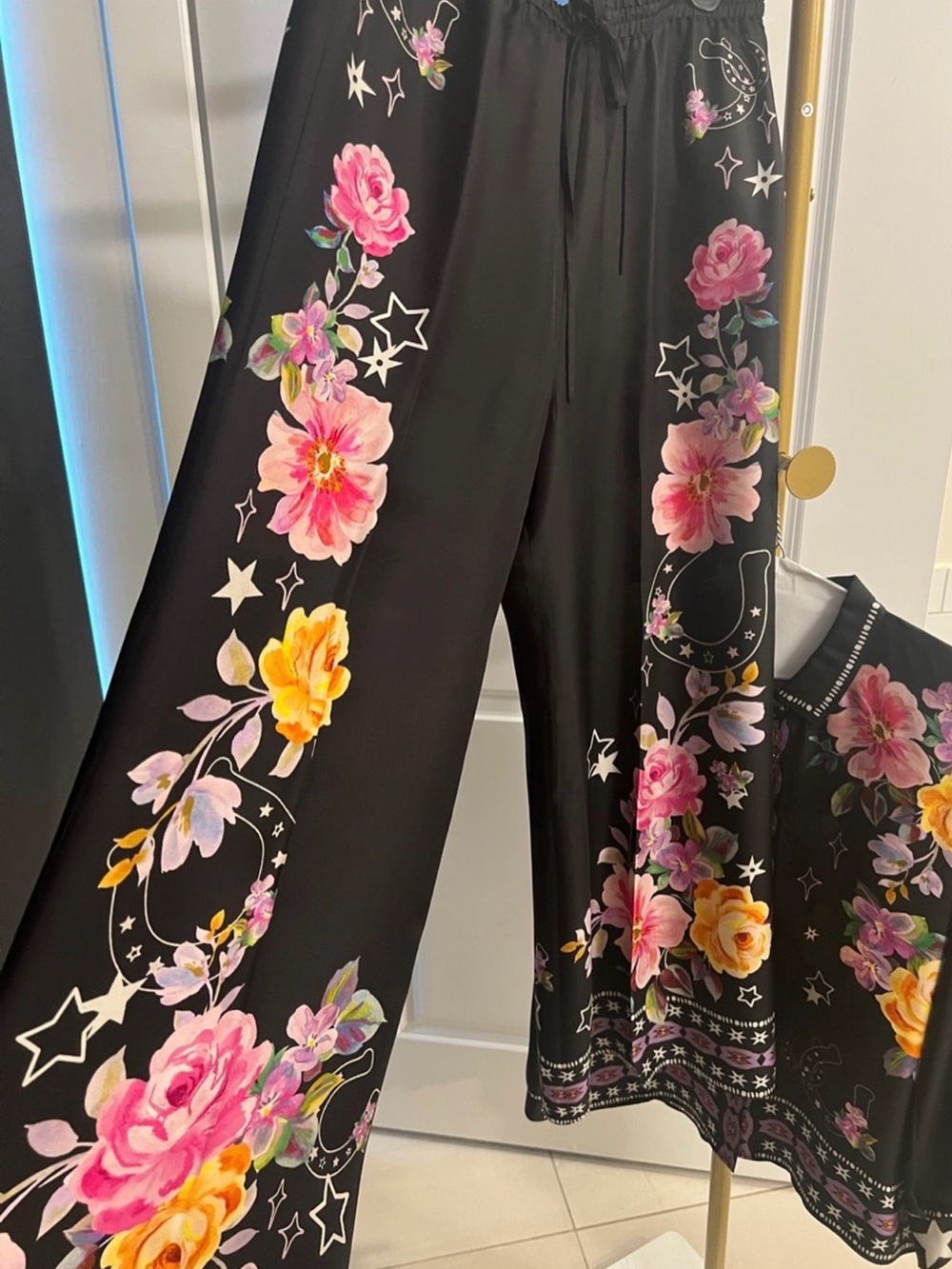 Johnny Was Floral Horseshoe SET (Top S, Bottoms M) 💐 💫 - Picture 4 of 6